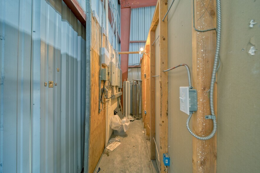 More Photos Of 800 Margaret St, Pahrump Manufacturing For Lease