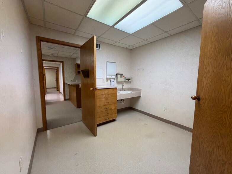 More Photos Of 620 N Alpha St, Grand Island Medical For Sale