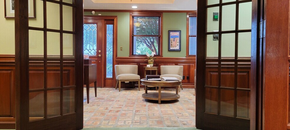 More Photos Of 627 E Government St, Pensacola Office For Sale