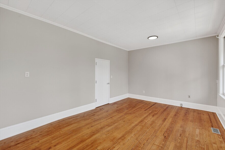 More Photos Of 208 St Marys St, Raleigh Loft Creative Space For Sale