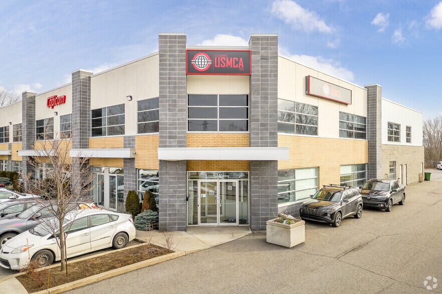 More Photos Of 9233-9245 Rue Thimens, Montréal Light Distribution For Lease