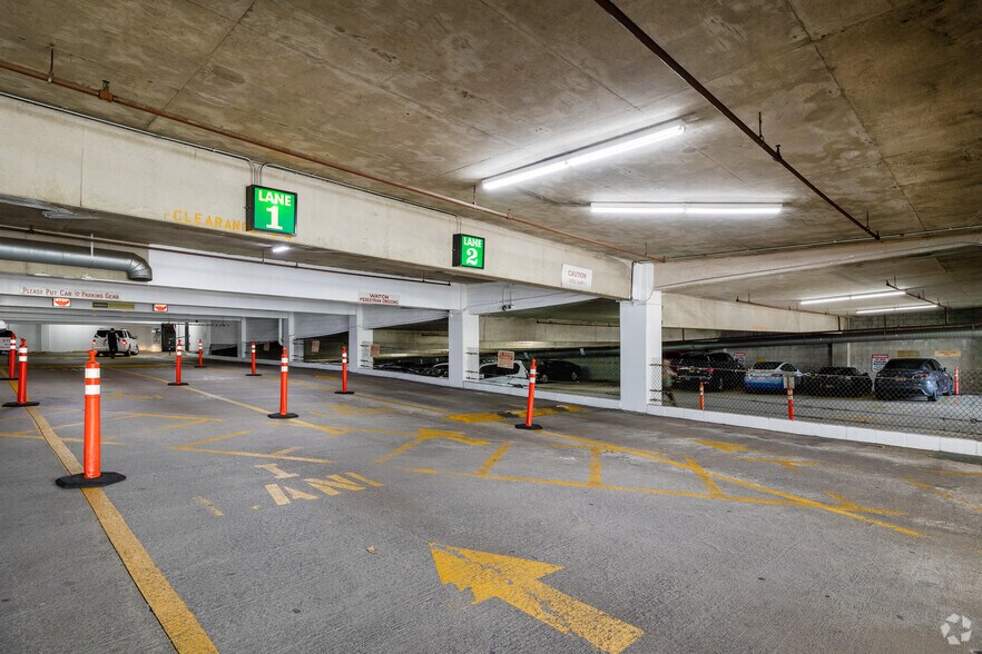 More Photos Of 16311 Ventura Blvd, Encino Office For Sale