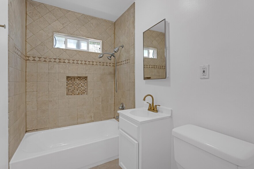 More Photos Of 1534 Winona Blvd, Los Angeles Apartments For Sale