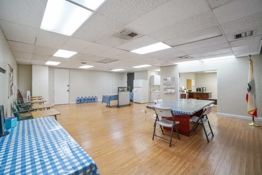 More Photos Of 1818 S Western Ave, Los Angeles Office For Lease