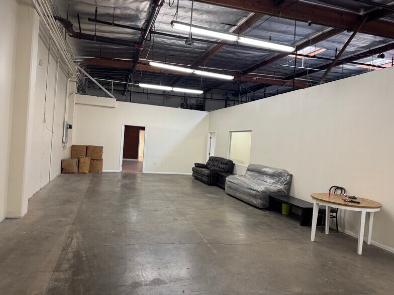 More Photos Of 1365-1367 E 16th St, Los Angeles Warehouse For Sale