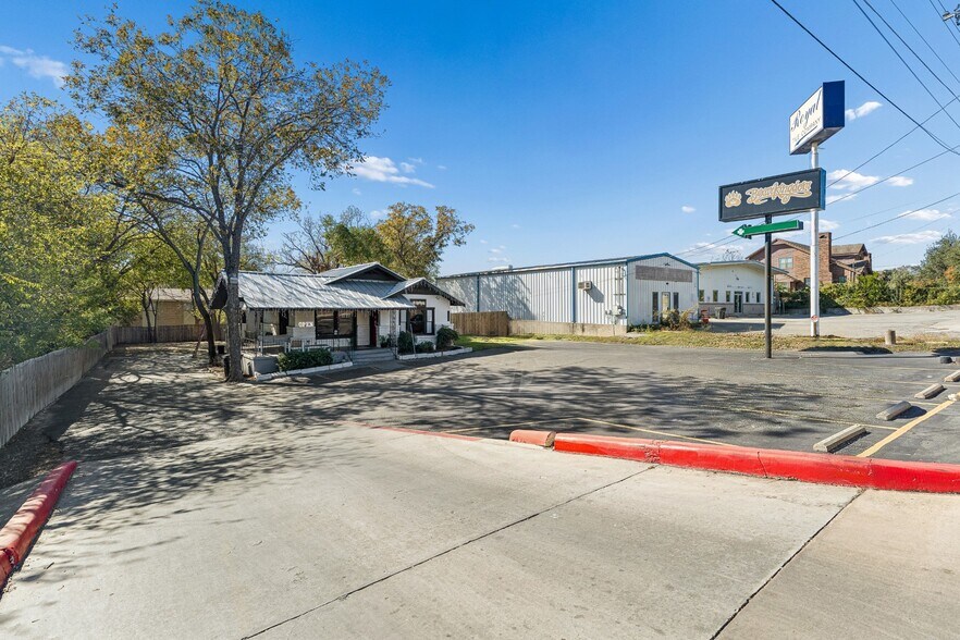 More Photos Of 2135 Bandera, San Antonio Medical For Sale