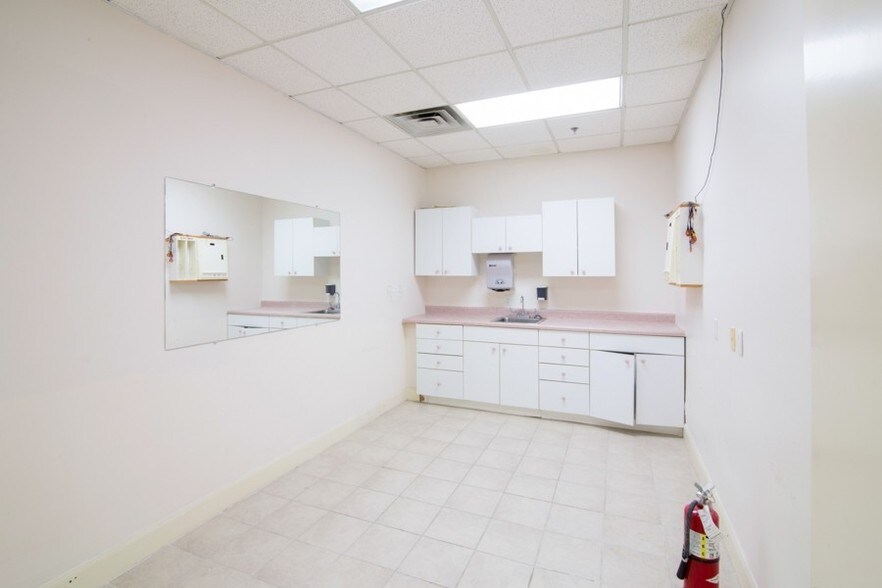 More Photos Of 203 N College Ave, Cleveland Medical For Sale