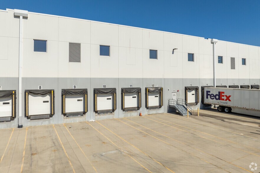 More Photos Of 1400 W Front St, Florence Distribution For Lease