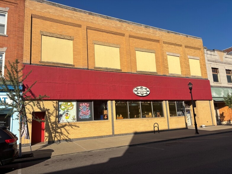 Primary Photo Of 561 Merchant St, Ambridge General Retail For Lease