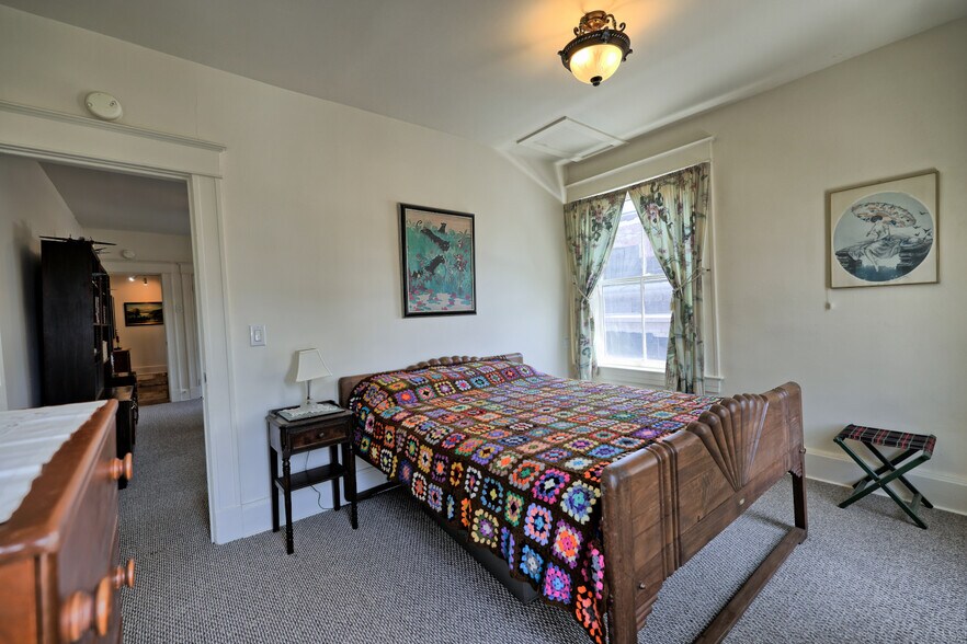 More Photos Of 511 Warren St, Hudson Storefront Retail Residential For Sale