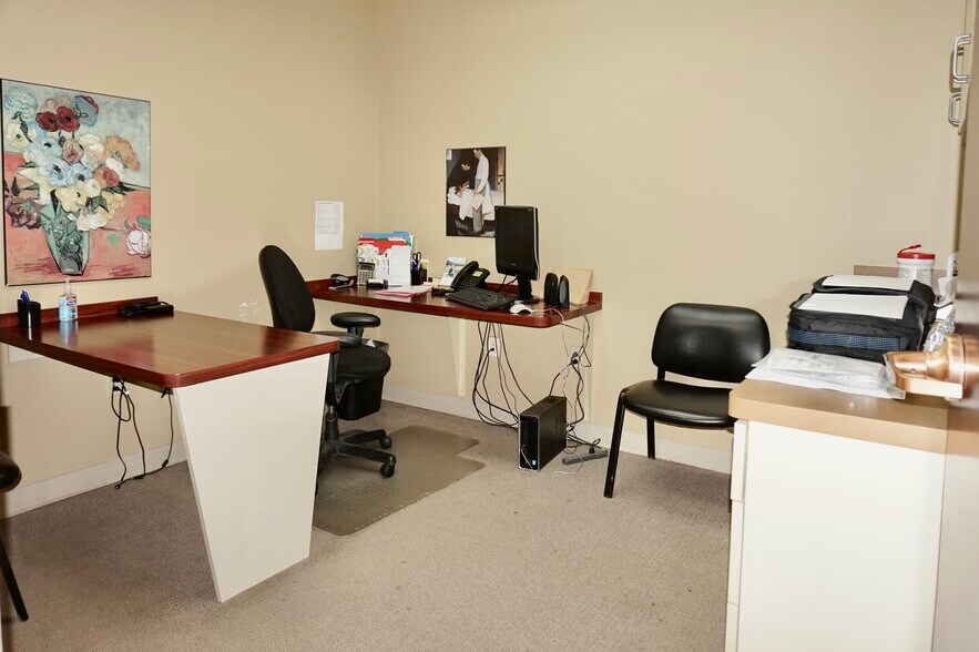 More Photos Of 1120 Youngs Rd, Williamsville Medical For Sale