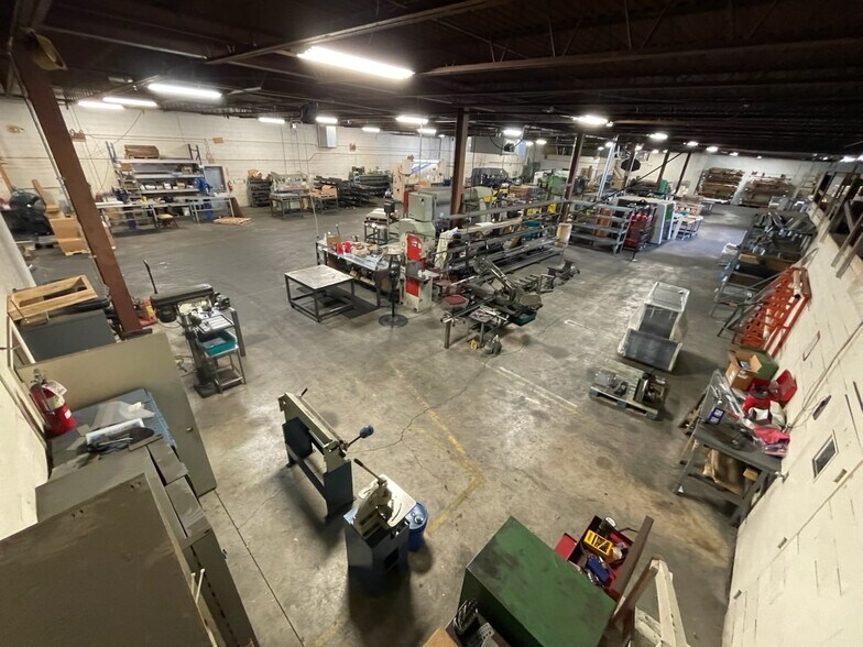 More Photos Of 129 Ashmore Dr, Leola Warehouse For Lease