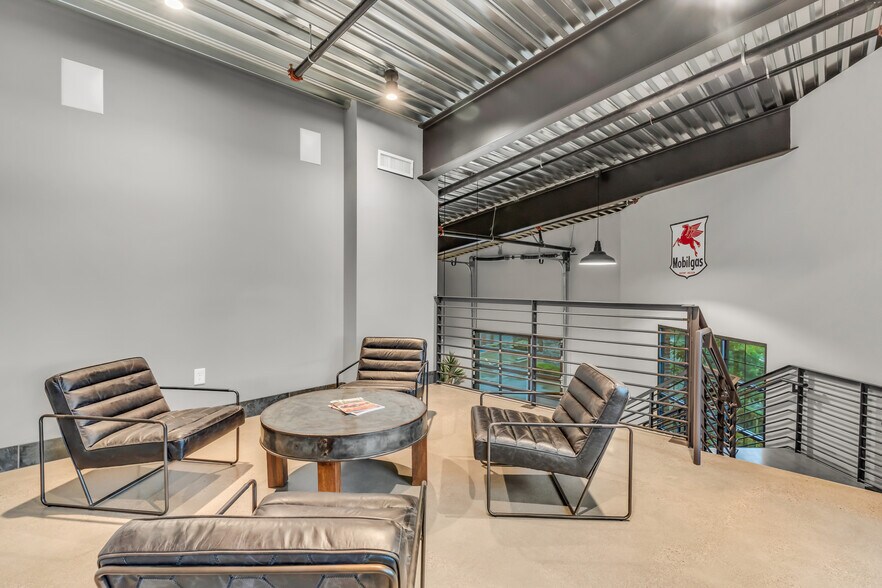 More Photos Of 15032 N 74th St, Scottsdale Showroom For Sale