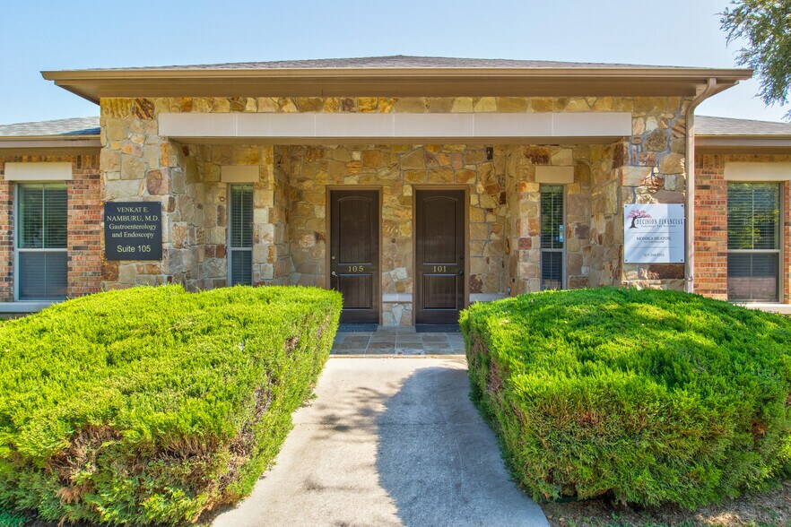 More Photos Of 7633 Bellaire Dr S, Fort Worth Medical For Sale