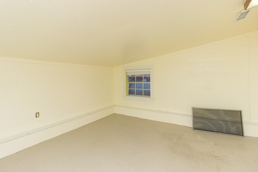 More Photos Of 1422 Mineral Springs Rd, Dalton Office For Sale