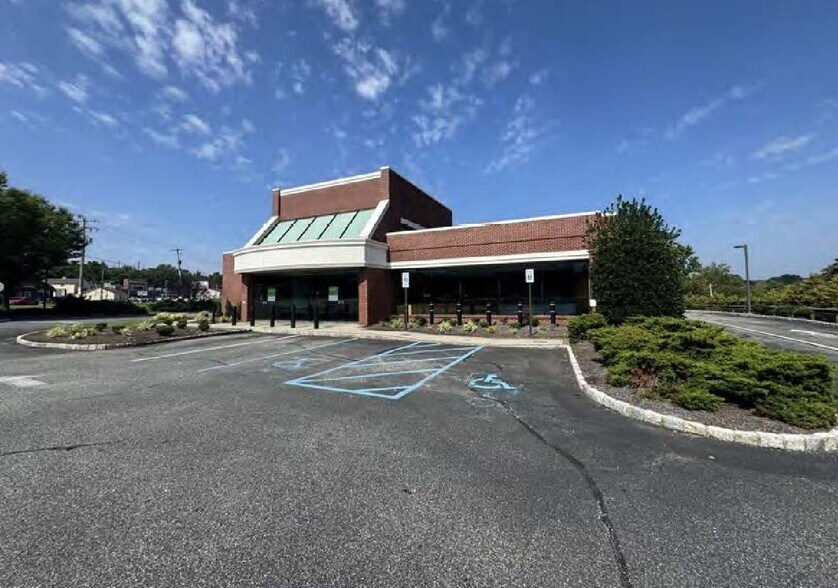 More Photos Of 101 Lancaster Ave, Malvern Bank For Lease