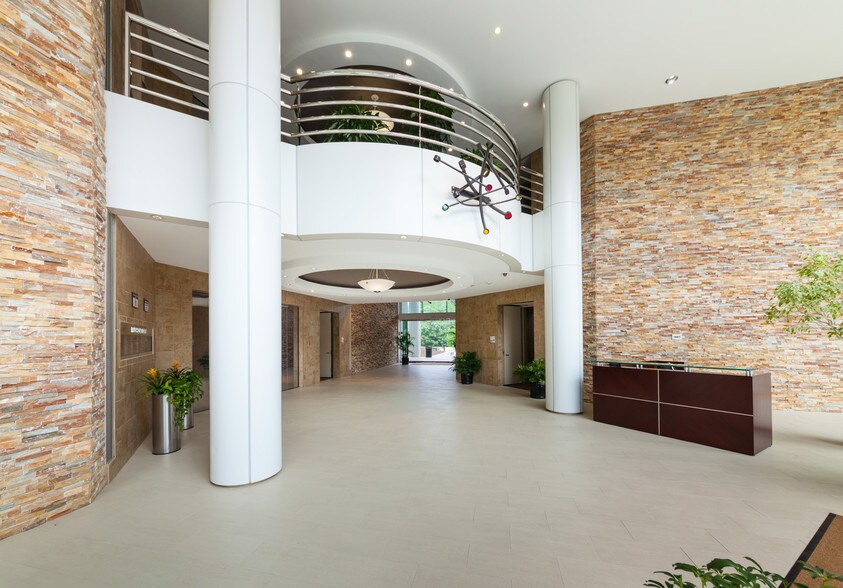 More Photos Of 4360 Chamblee Dunwoody Rd, Atlanta Office For Lease
