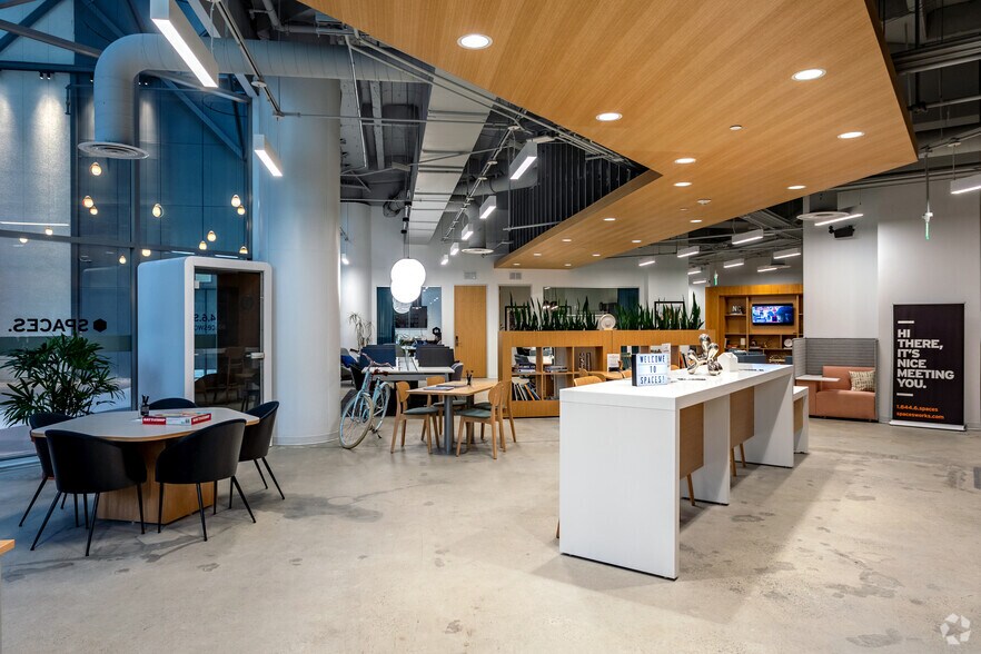 More Photos Of 101 N Tryon St, Charlotte Office For Lease