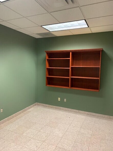 More Photos Of 1303 N Mound St, Nacogdoches Medical For Sale