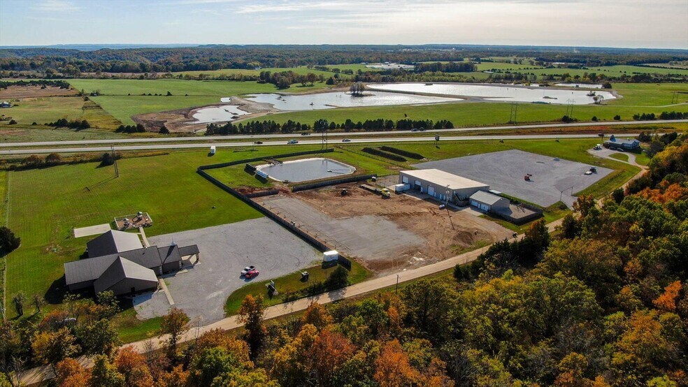 Primary Photo Of 558 Lucky Rd, Seymour Service For Sale