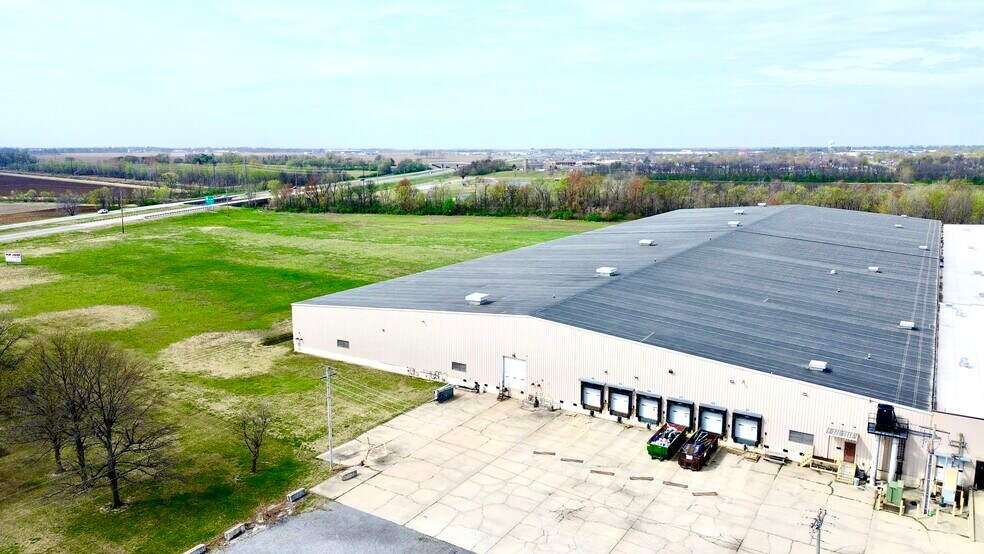 More Photos Of 103 S Acres St, Sikeston Distribution For Lease