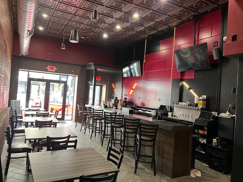 More Photos Of 38-40 S 19th St, Philadelphia Restaurant For Lease