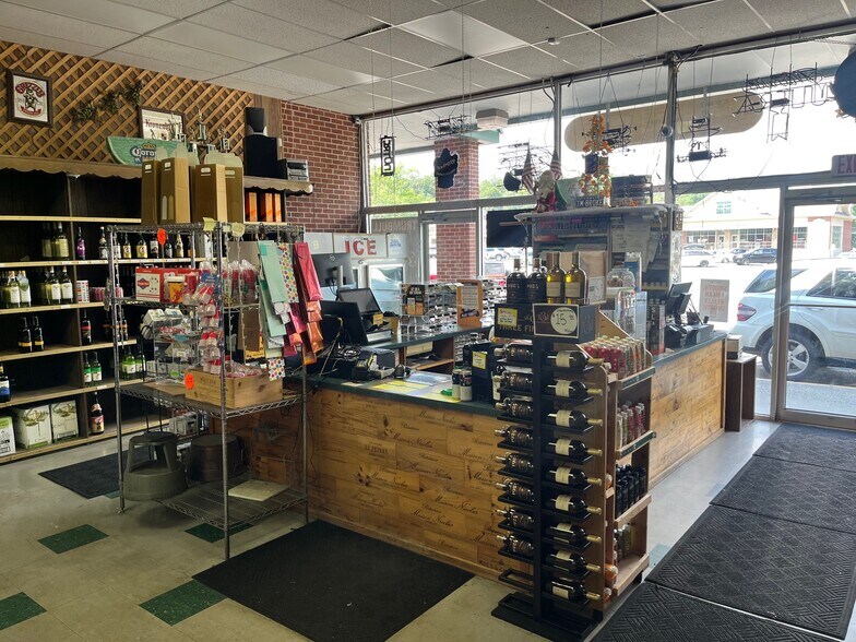 More Photos Of 900-910 White Plains Rd, Trumbull Freestanding For Lease