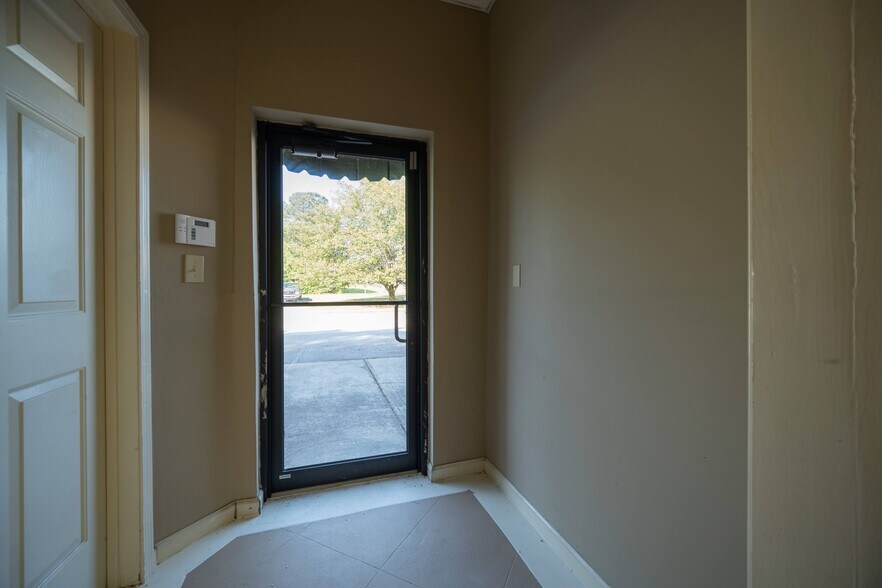 More Photos Of 555 Columbia Dr, Carrollton Office For Lease