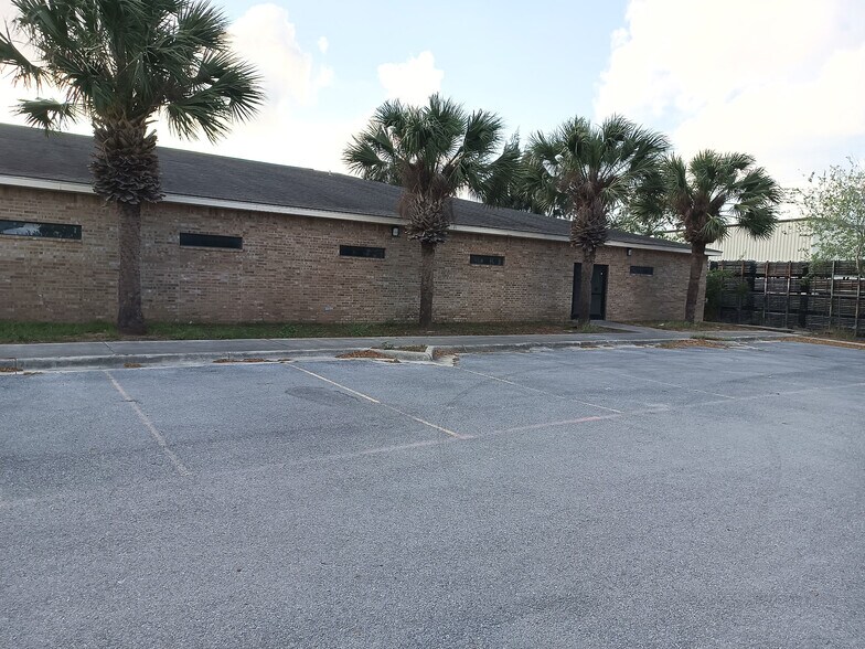 More Photos Of 1060 MacKintosh Dr, Brownsville Office For Sale