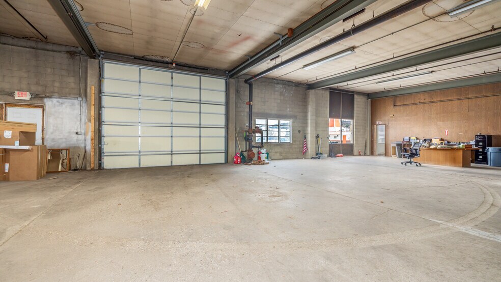 More Photos Of 106 E Smith St, Iron Mountain Distribution For Sale