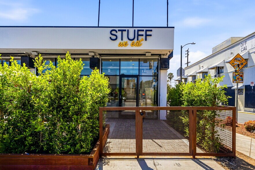 More Photos Of 465 N Fairfax Ave, Los Angeles Fast Food For Lease