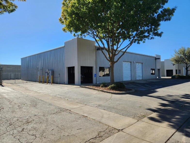 More Photos Of 4565 Skyway Dr, Olivehurst Warehouse For Lease