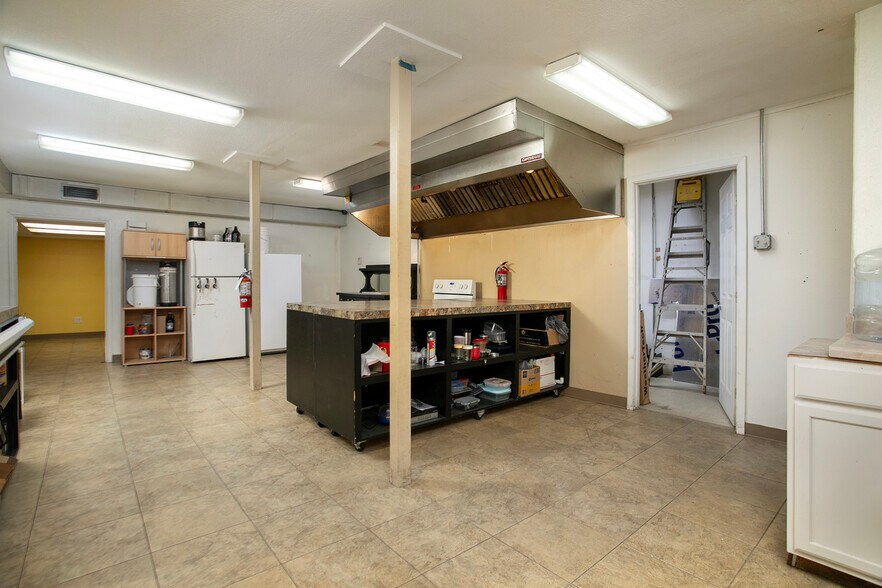 More Photos Of 414 US Highway 79 N, Henderson Industrial For Sale