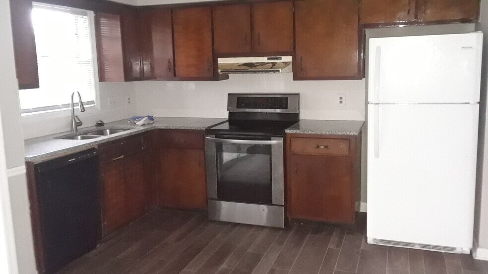 More Photos Of 323 S King Ave, Pine Mountain Apartments For Sale