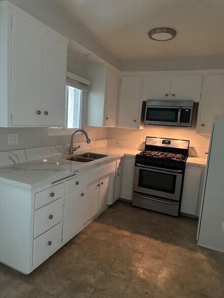 More Photos Of 212 E Tamarack Ave, Inglewood Apartments For Sale