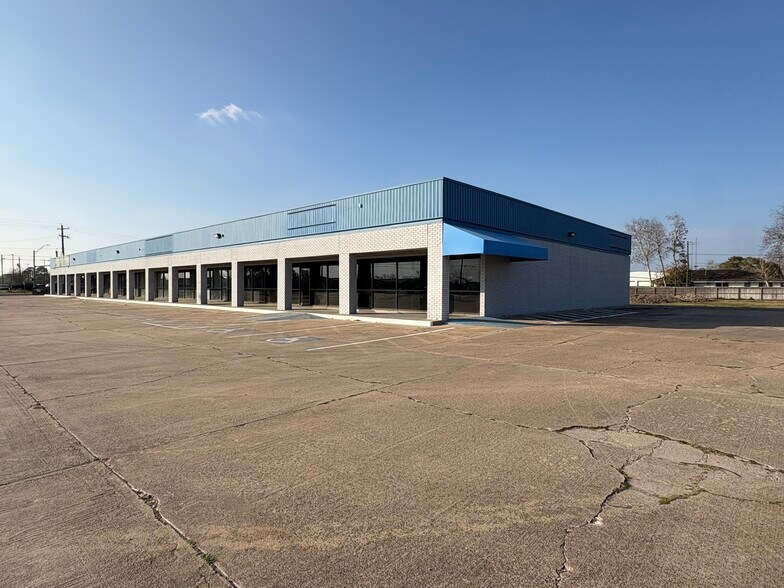 More Photos Of 1602 N Mechanic St, El Campo Land For Lease