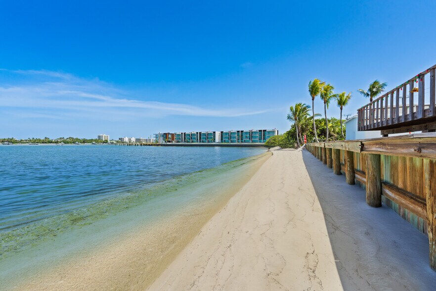 More Photos Of 18947 SE Federal Hwy, Jupiter Freestanding For Sale