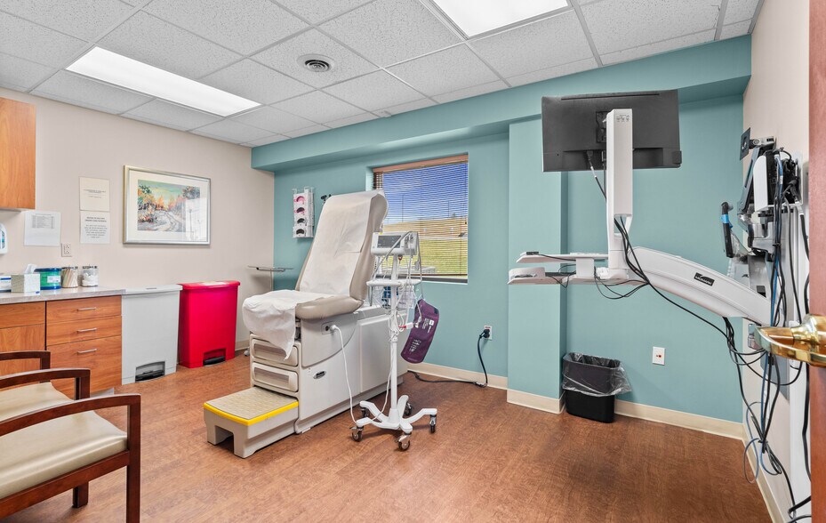 More Photos Of 18 Sportsman Dr, Clarion Medical For Sale