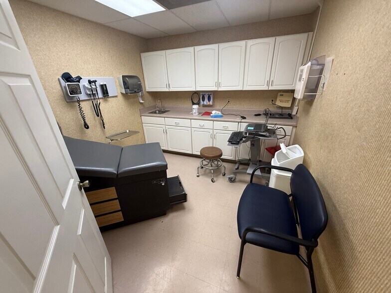 More Photos Of 1423 Palmetto Rd, Tupelo Healthcare For Sale