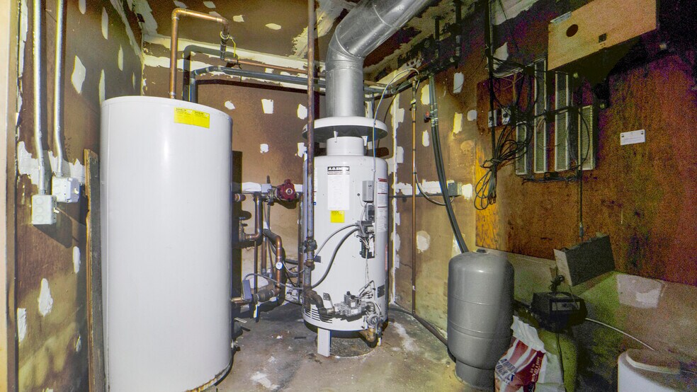 More Photos Of 125 N Main St, Newark Hotel For Sale