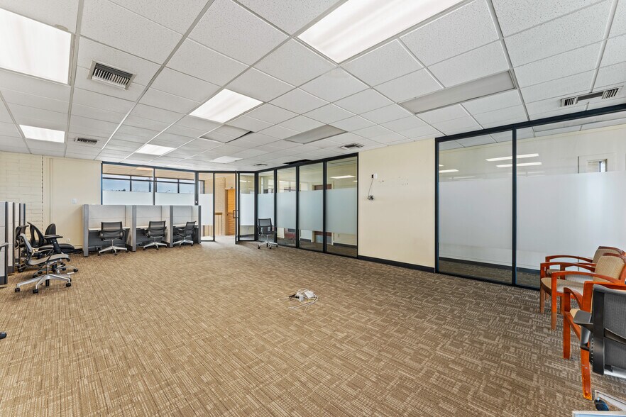 More Photos Of 110 Harding Blvd, Roseville Loft Creative Space For Sale