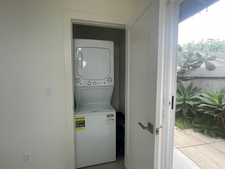 More Photos Of 921-937 Regal Rd, Encinitas Apartments For Sale