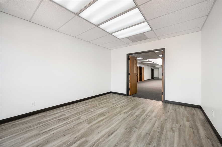 More Photos Of 1175 Post & Paddock Rd, Grand Prairie Office For Lease