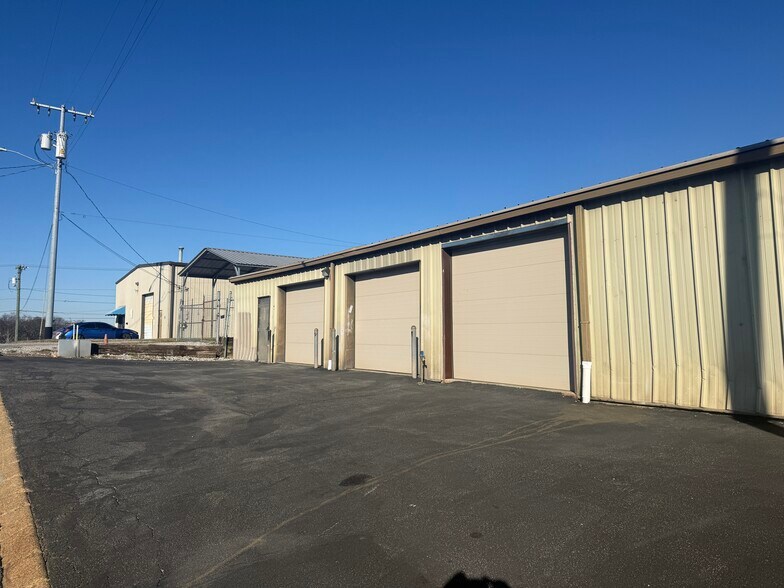 More Photos Of 2135 Utopia Ave, Nashville Warehouse For Lease