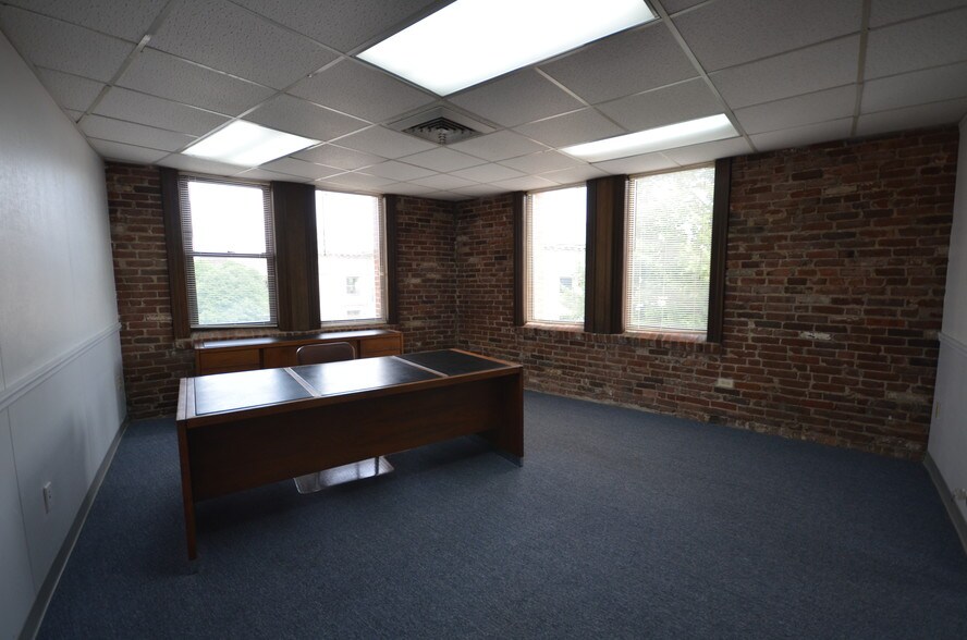 More Photos Of 20 Maple St, Springfield Office For Sale