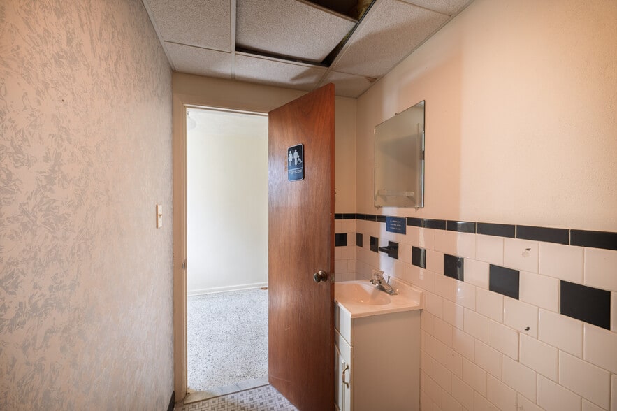 More Photos Of 82 Mill St, Mays Landing Restaurant For Sale