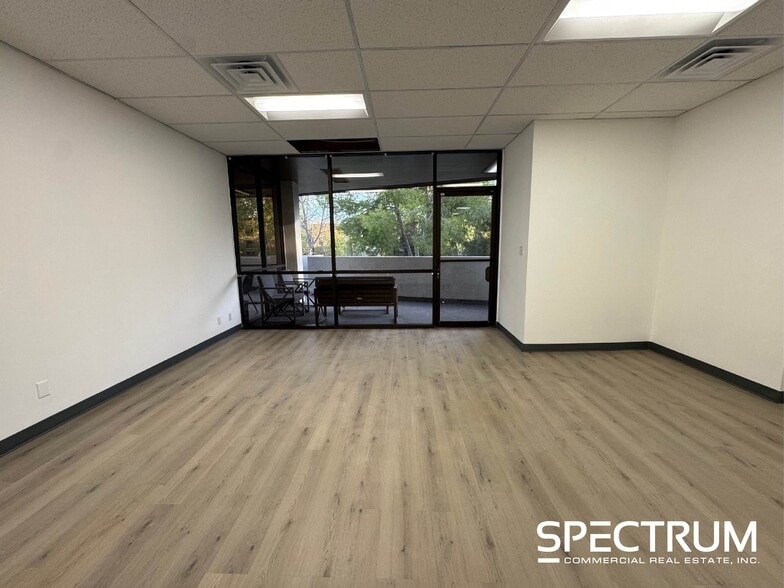 More Photos Of 21101-21163 Victory Blvd, Canoga Park Storefront Retail Office For Lease