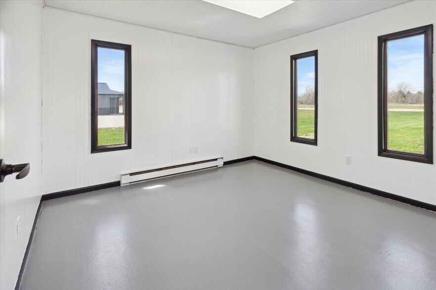 More Photos Of 1395 W Monroe Rd, Saint Louis Office For Sale