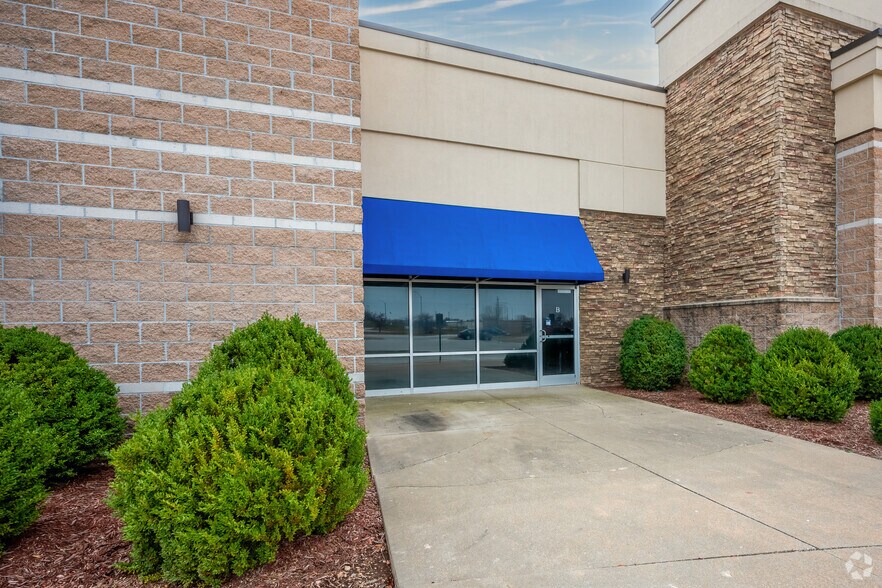 More Photos Of 1125 N Simpson Dr, Warrensburg General Retail For Sale