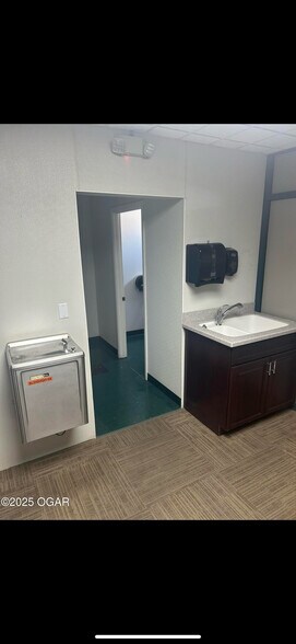 More Photos Of 108 Dairy st, Monett Office For Sale